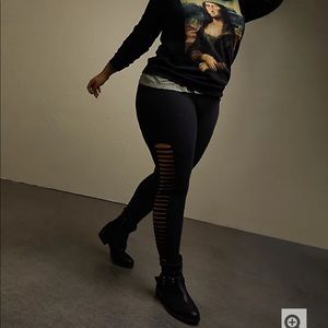 Mona Lisa Sweatshirt Torrid